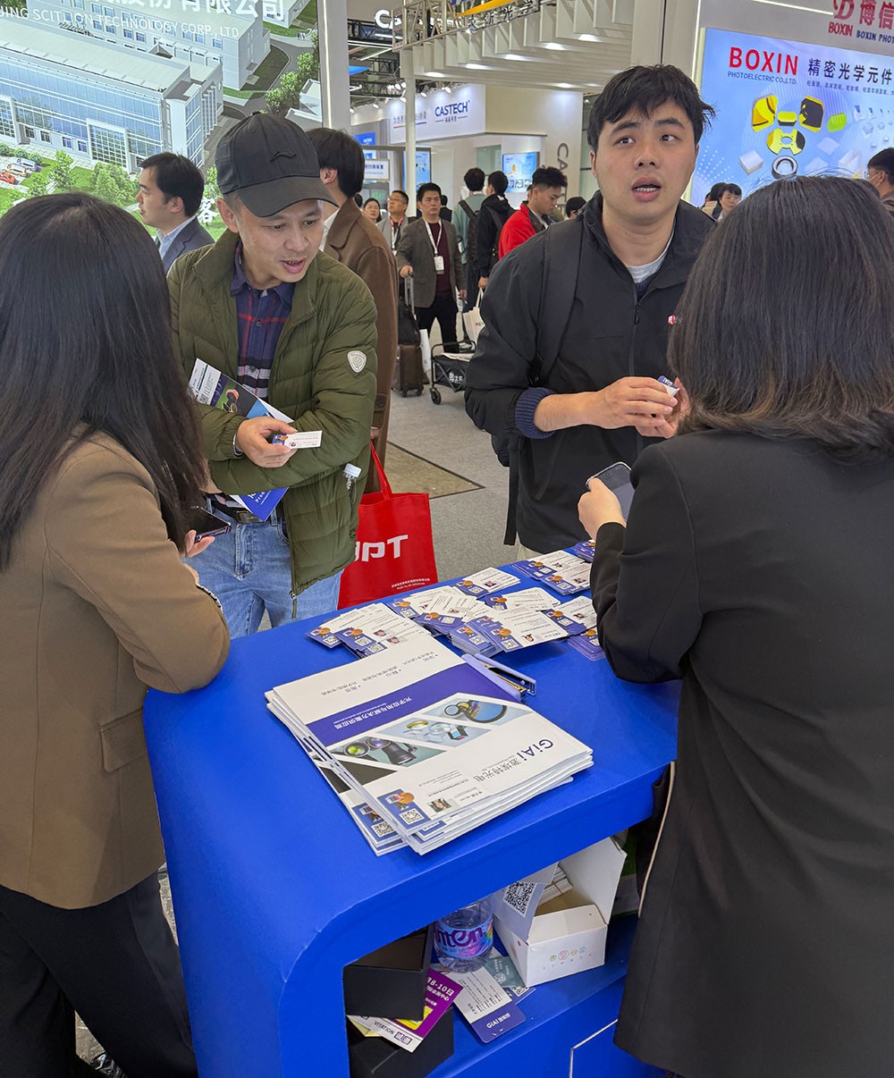 金年会jinnianhui
现场工作人员为参观者讲解2